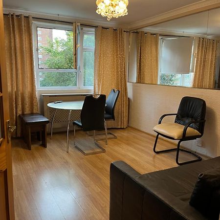 1 Bedroom Flat Close To City With Free Parking Arrangement Лондон Экстерьер фото