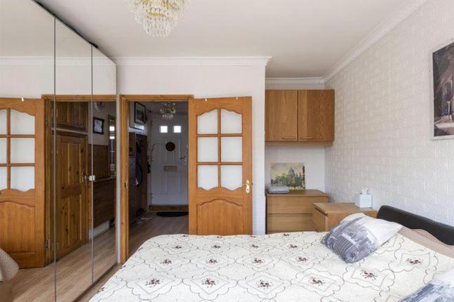 1 Bedroom Flat Close To City With Free Parking Arrangement Лондон Экстерьер фото