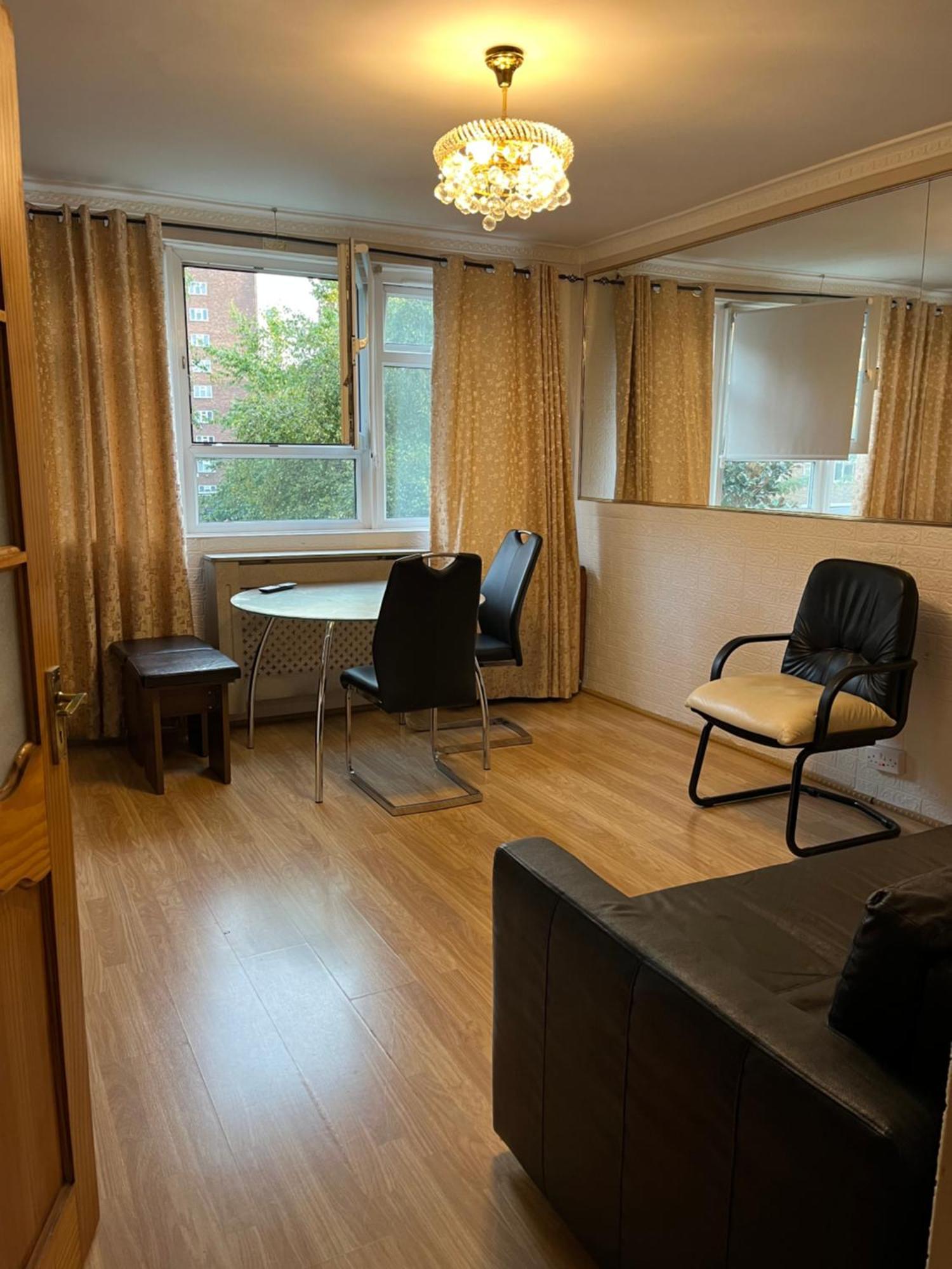 1 Bedroom Flat Close To City With Free Parking Arrangement Лондон Экстерьер фото